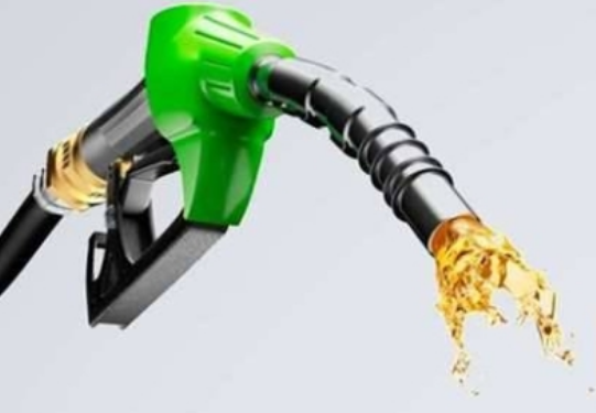 Saudi Arabia launches Euro 5 clean petrol and diesel in the market - Image of a petrol pump dispensing clean fuel